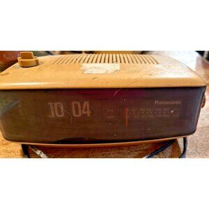 PANASONIC FLIP CLOCK RADIO MODEL RC-6001 CREAM COLORED AM/FM ALARM Vintage